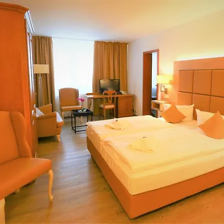 מלון Parkhotel Forsthaus 4*