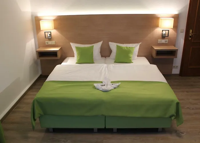 מלון Parkhotel Forsthaus 4*